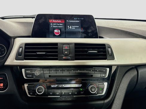 Used 2018 BMW 320i Sedan RWD image 18
