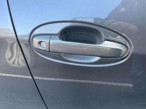 Used 2017 Toyota Yaris L image 14