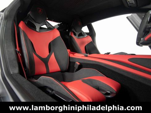 Used 2024 Lamborghini Revuelto image 38