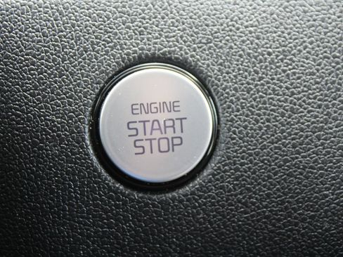 Certified 2023 Kia Sorento S FWD image 33