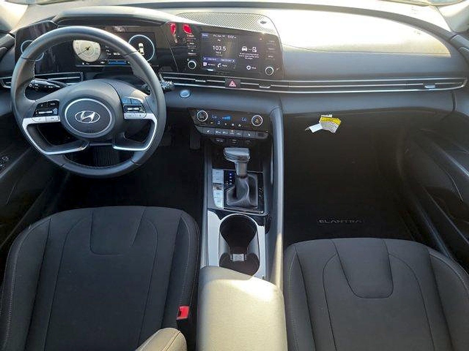 Used 2022 Hyundai Elantra SEL w/ Convenience Package FWD image 11