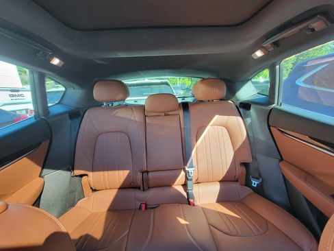 Used 2018 Maserati Levante image 15