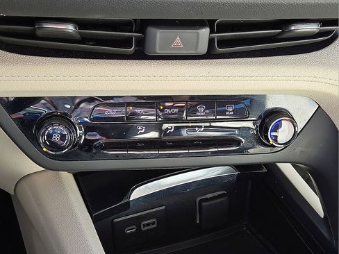 Used 2023 Buick Envision Preferred image 28