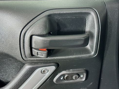 Used 2017 Jeep Wrangler Unlimited Sahara w/ Connectivity Group image 22