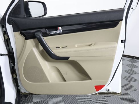 Used 2012 Kia Sorento LX image 25