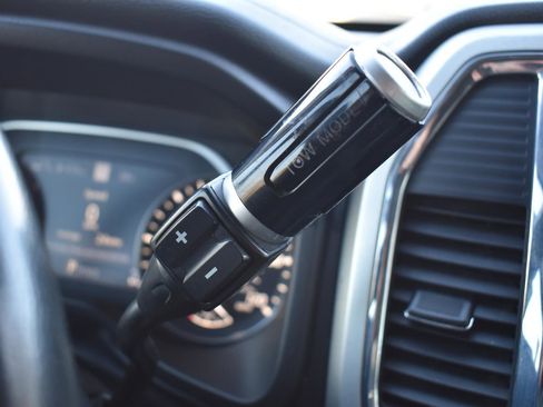 Used 2021 Nissan Titan SV w/ SV Convenience Package image 44