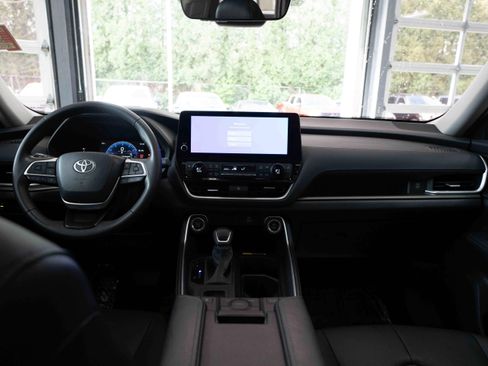 Used 2025 Toyota Grand Highlander AWD image 20