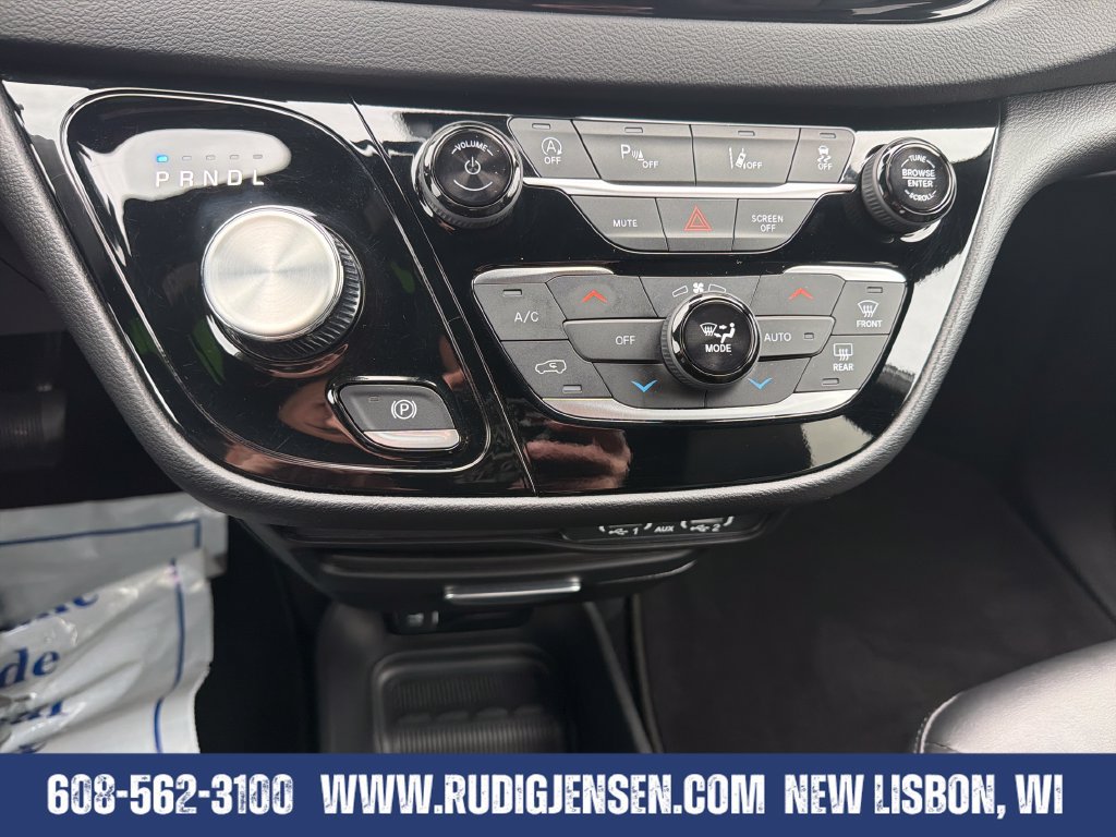 Used 2025 Chrysler Pacifica Select FWD image 17