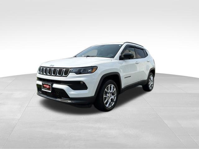 Used 2023 Jeep Compass Latitude AWD/4WD image 4