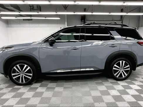 Used 2024 Nissan Pathfinder Platinum w/ Lighting Package (N93) AWD/4WD image 14