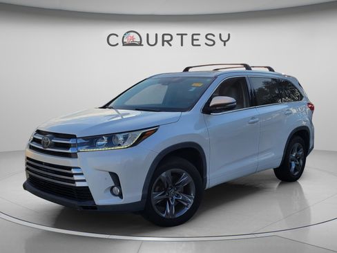 Used 2018 Toyota Highlander Limited Platinum FWD image 1