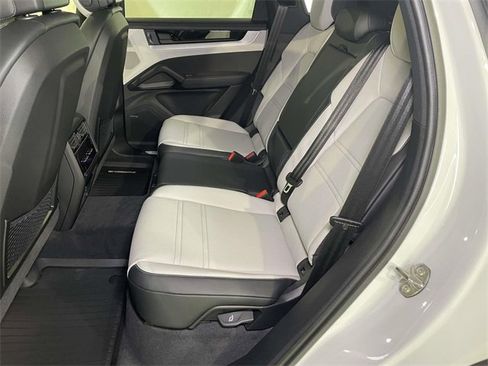 New 2026 Porsche Cayenne image 19