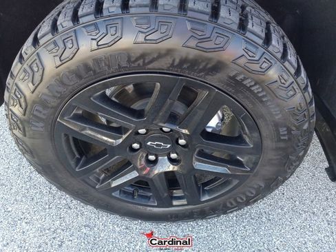 Used 2025 Chevrolet Silverado 1500 Custom Trail Boss w/ LPO, Dark Essentials Package image 17