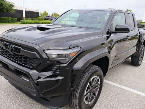 Certified 2025 Toyota Tacoma TRD Sport RWD image 2