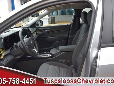 Used 2024 Chevrolet Trax LT w/ Driver Confidence Package FWD image 18