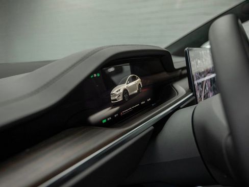 Used 2024 Tesla Model X image 24