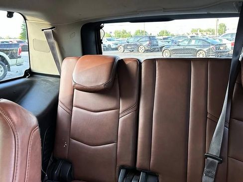 Used 2017 Cadillac Escalade Luxury AWD/4WD image 8