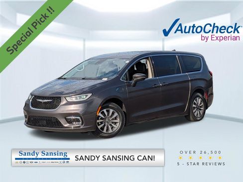 Used 2023 Chrysler Pacifica Touring-L FWD image 1