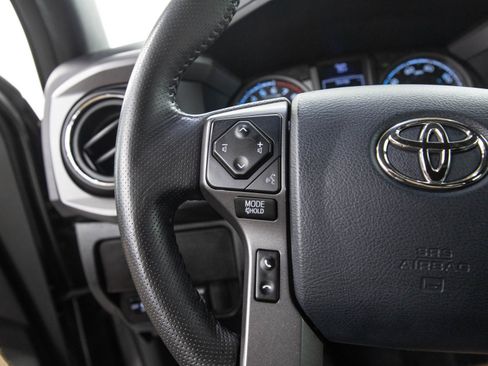 Used 2020 Toyota Tacoma TRD Sport AWD/4WD image 25