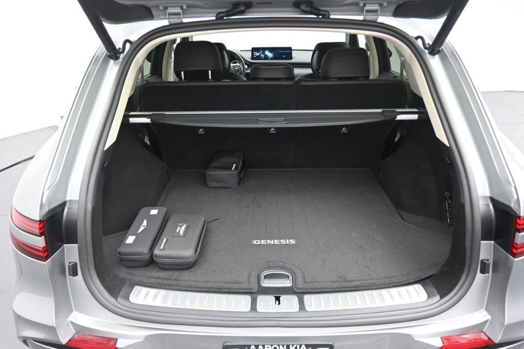 Used 2025 Genesis Electrified GV70 w/ Prestige Package AWD/4WD image 31