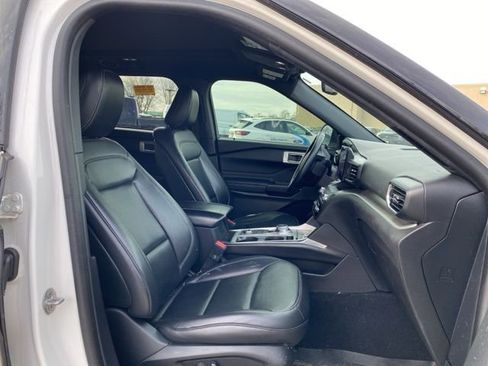 Used 2020 Ford Explorer XLT w/ Equipment Group 202A image 8