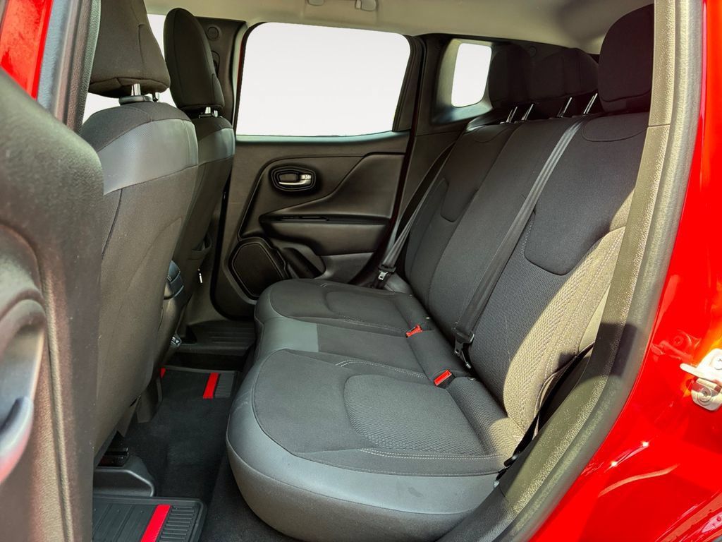 Used 2022 Jeep Renegade Latitude AWD/4WD image 13