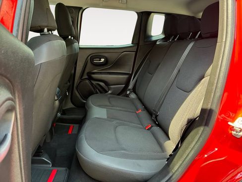 Used 2022 Jeep Renegade Latitude AWD/4WD image 13