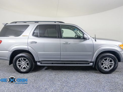 Used 2004 Toyota Sequoia Limited w/ Preferred Accessory Pkg AWD/4WD image 8