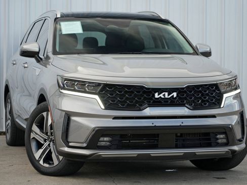 Used 2022 Kia Sorento SX w/ Panoramic Sunroof Package image 2