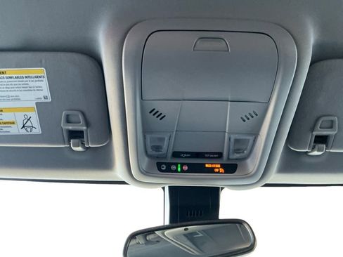 Used 2024 GMC Terrain SLE image 21