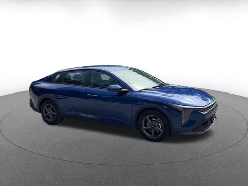 Used 2025 Kia K4 FWD image 2