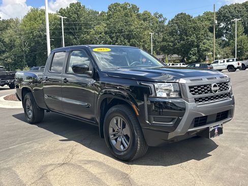 Used 2025 Nissan Frontier SV RWD image 1