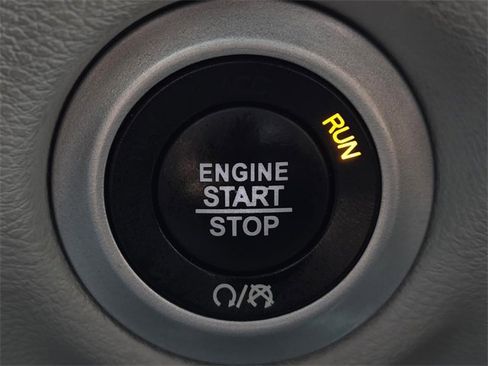 Used 2018 Chrysler Pacifica Touring Plus w/ Tire & Wheel Group image 32