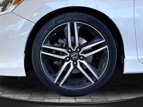 Used 2017 Honda Accord Sport image 30