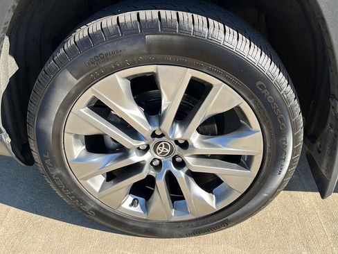 Used 2022 Toyota RAV4 XLE Premium image 36