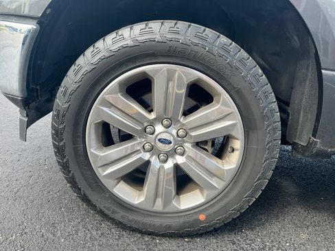 Used 2018 Ford F150 XLT w/ Equipment Group 302A Luxury AWD/4WD image 9