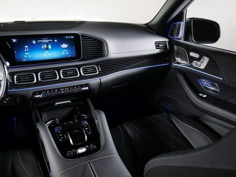 Used 2024 Mercedes-Benz Maybach GLS 600 4MATIC image 18