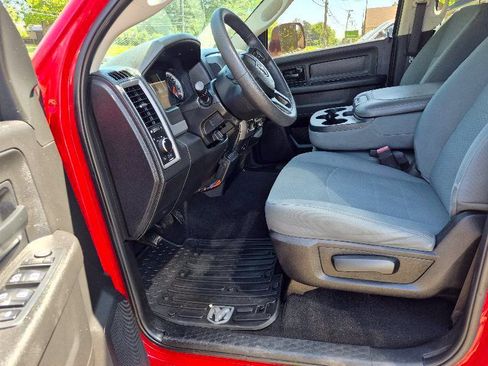 Used 2018 RAM 2500 Tradesman w/ Chrome Appearance Group AWD/4WD image 9