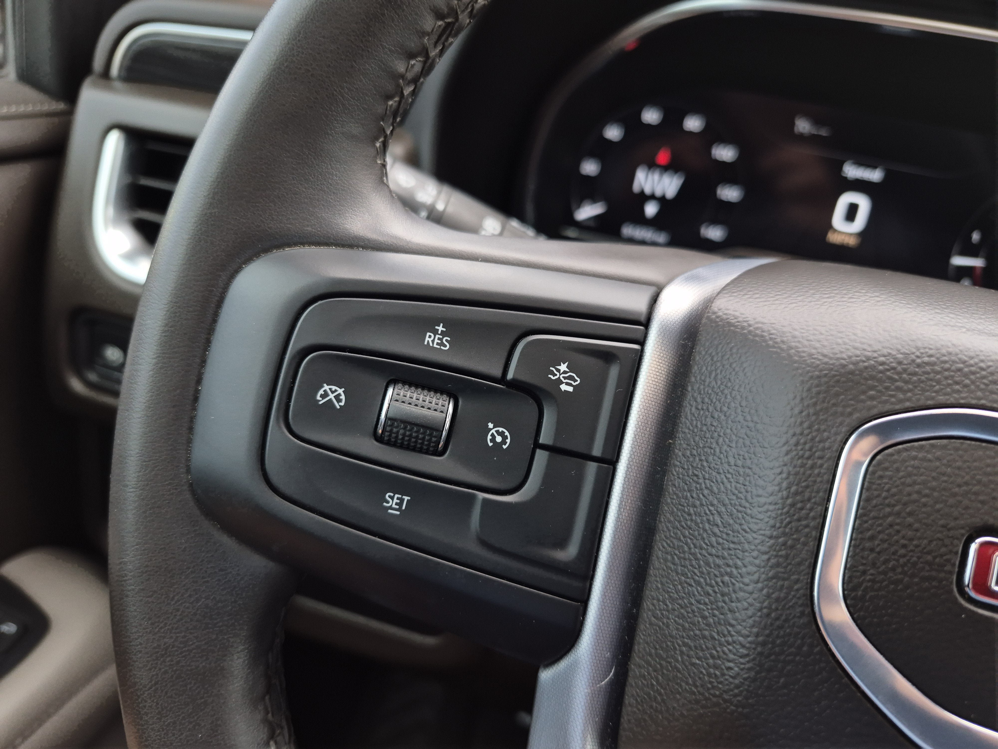 Used 2024 GMC Yukon SLT RWD image 22