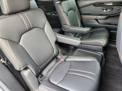 Certified 2025 Honda Pilot TrailSport image 17