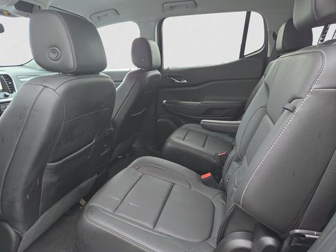 Used 2023 GMC Acadia SLT w/ Elevation Edition image 16