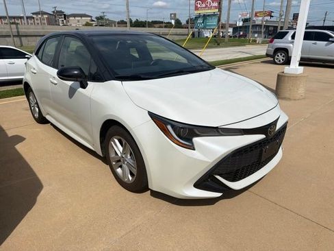 Used 2020 Toyota Corolla SE FWD image 2