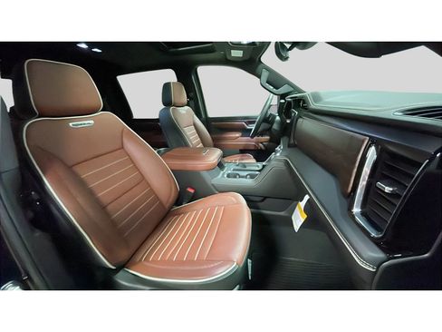 Used 2025 GMC Sierra 2500 Denali Ultimate w/ Max Trailering Package image 17