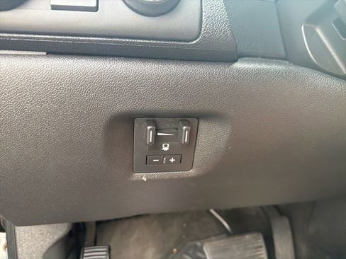 Used 2013 Chevrolet Avalanche LS w/ All-Star Edition AWD/4WD image 24