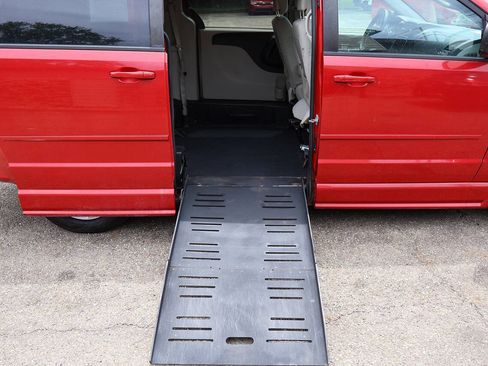 Used 2013 Dodge Grand Caravan SE FWD image 4