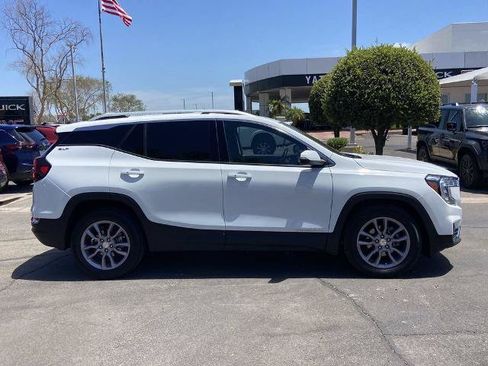 Used 2023 GMC Terrain SLT FWD image 2