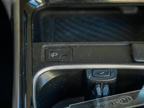 Used 2021 Mercedes-Benz GLB 250 GLB 250 w/ Premium Package image 25