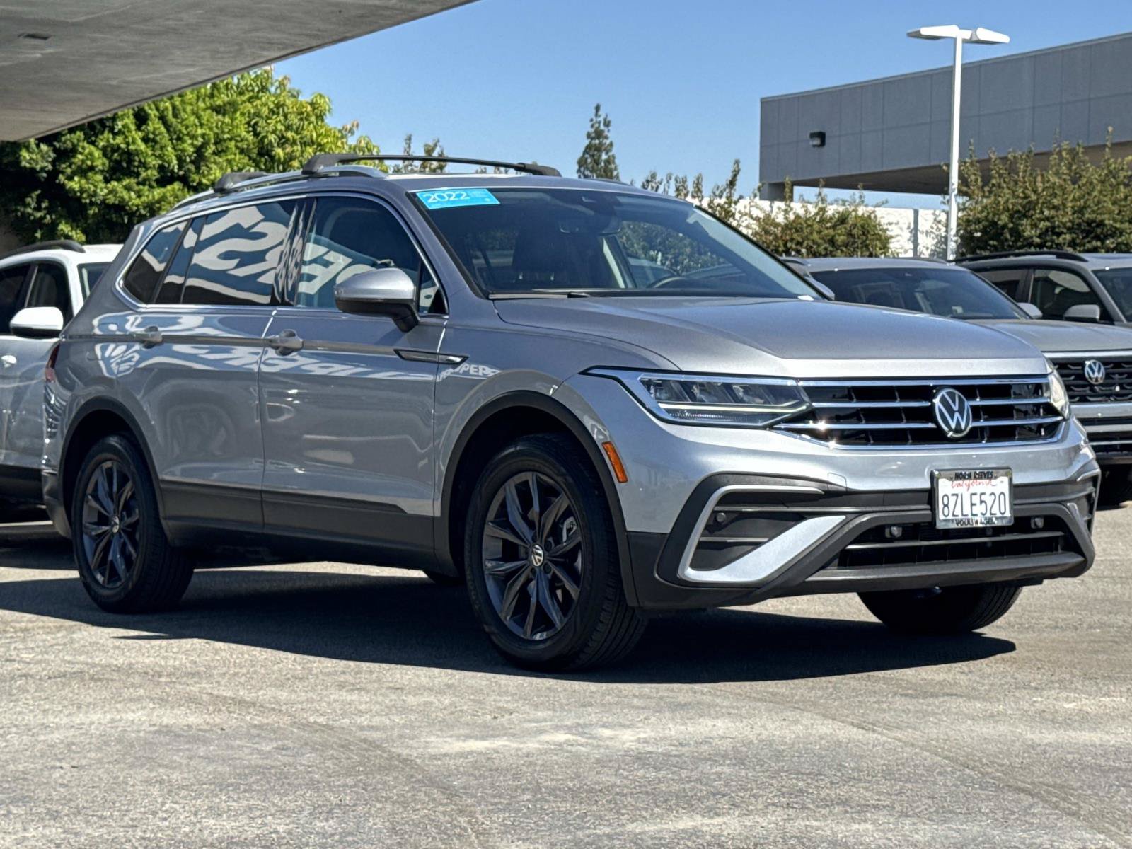 Certified 2022 Volkswagen Tiguan SE w/ Panoramic Sunroof Package FWD image 7