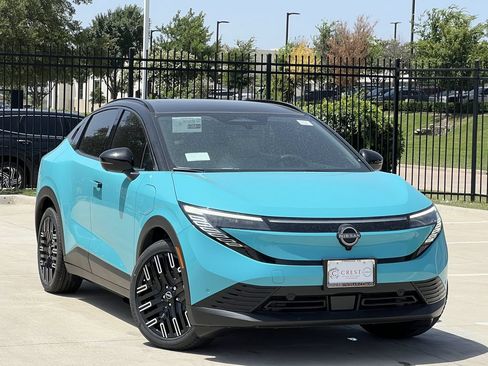 New 2026 Nissan Leaf Platinum+ w/ Floor Mat Package (Platinum+) FWD image 2