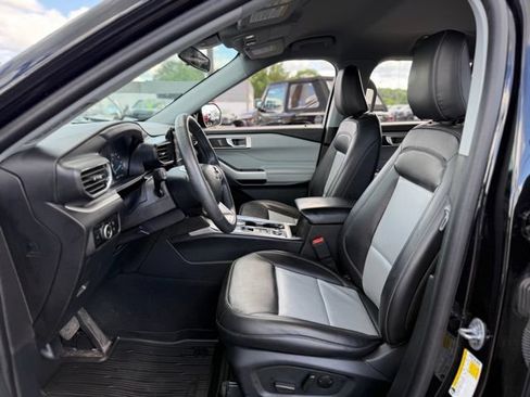 Used 2023 Ford Explorer XLT w/ Equipment Group 202A AWD/4WD image 12